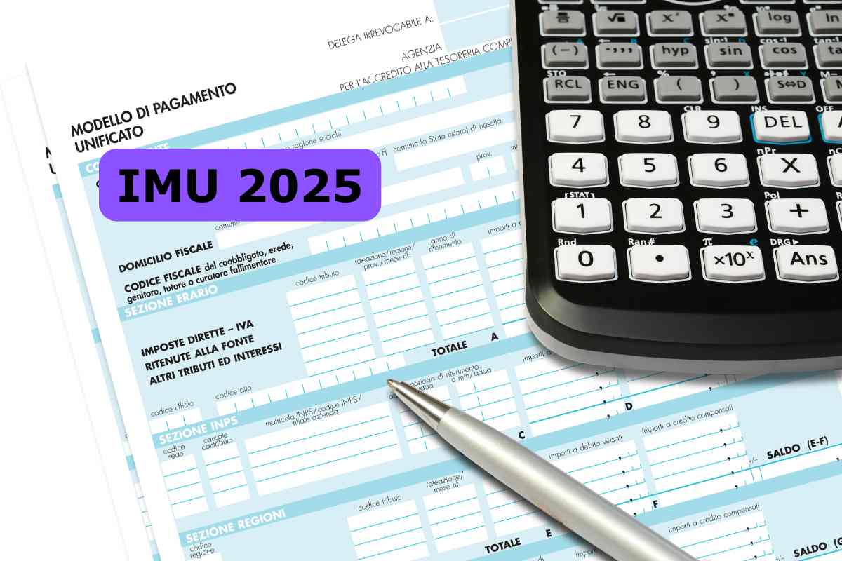 modello pagamento, calcolatrice, scritta IMU 2025