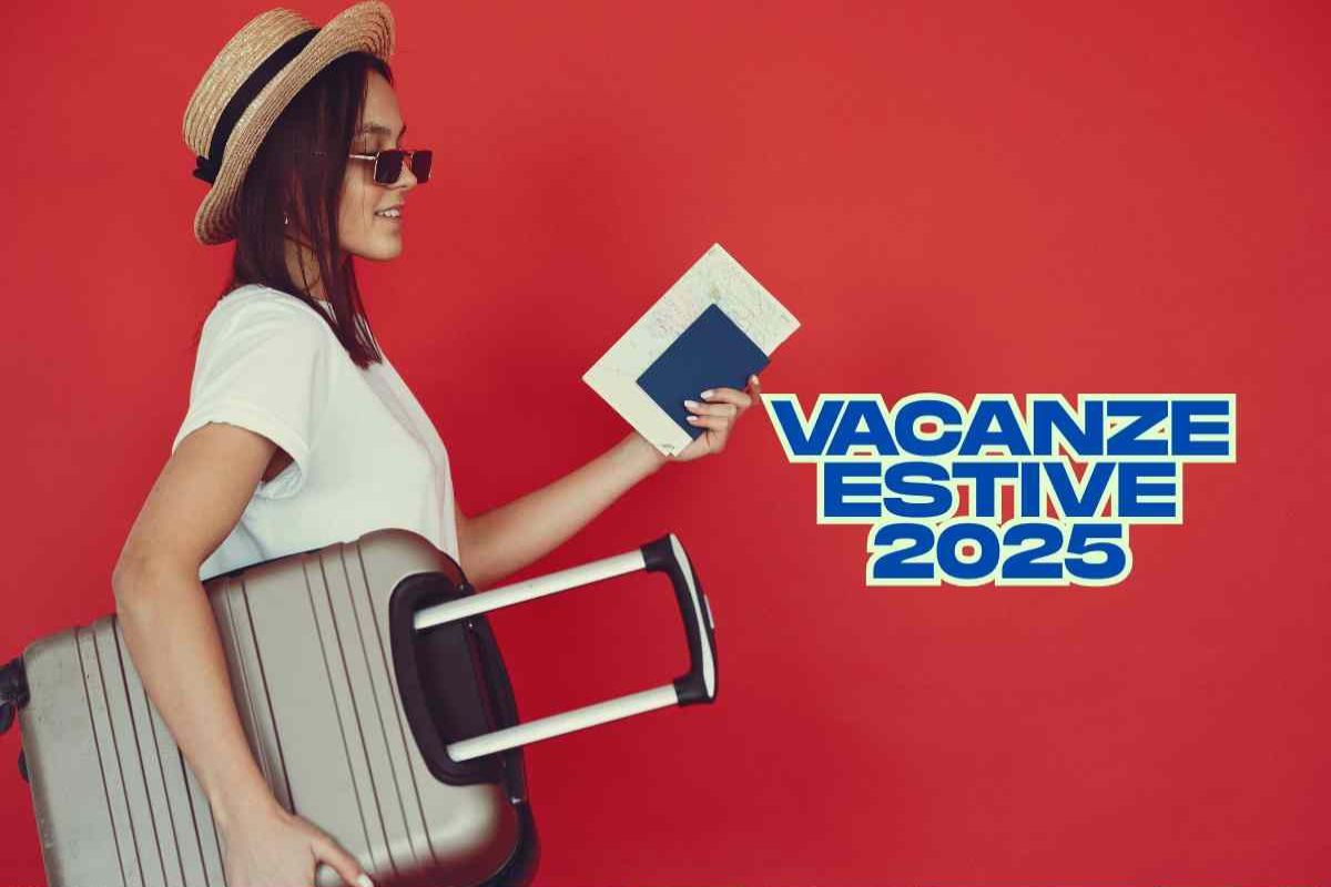 ragazza con valigia, scritta vacanze estive 2025